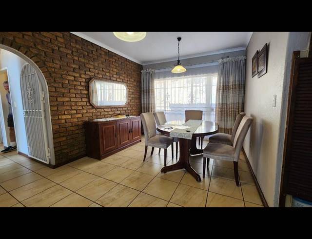 4 BEDROOM HOUSE FOR SALE IN GLENVISTA